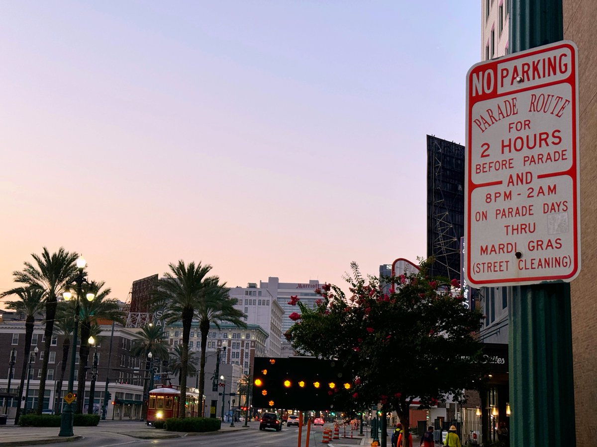 DavidMora's tweet photo. Only in New Orleans! 🎭

#NewOrleans #ParadeRoute https://t.co/ZFBNAvn6Aw