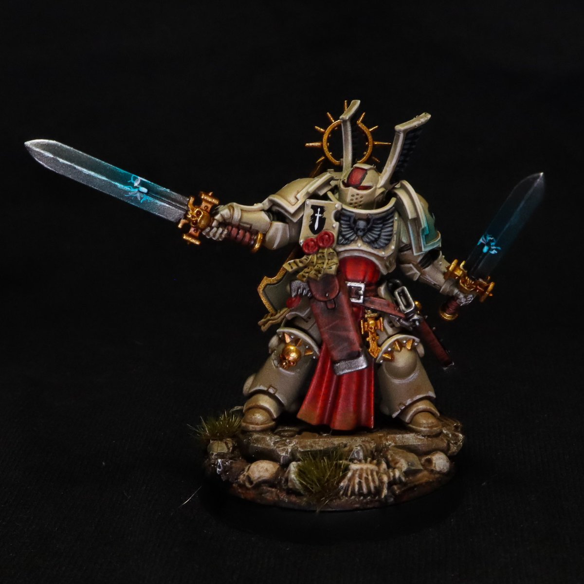 Zorvax's tweet photo. Painted my Bladeguard Veteran Sergeant yesterday! #WarhammerCommunity #wepaintminis https://t.co/mL38gHXgDB