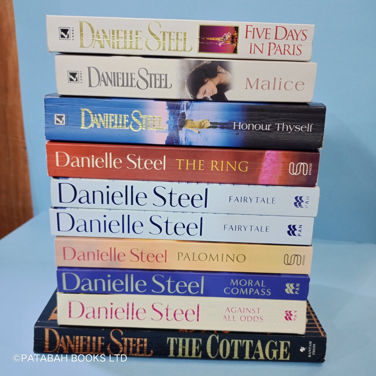 Are you a fan of Danielle Steel? Here are some amazing titles for you 💃🏾

To order;
📒Order from the website (link in the bio)
📒Send a DM
📒08170641532 (WhatsApp)
📒08091025092 (call)