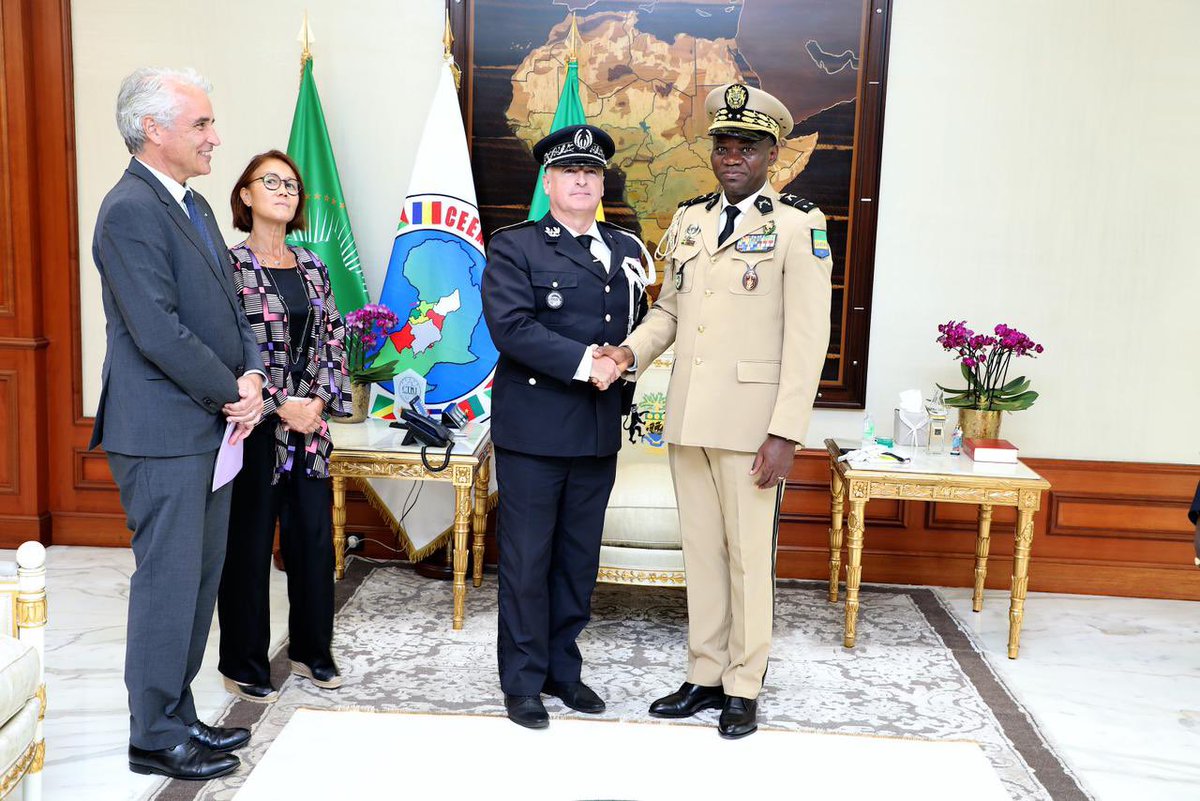 Le Président <a href="/oliguinguema/">Brice Clotaire Oligui Nguema</a> a reçu au palais Rénovation, l'ambassadeur sortant de France, <a href="/AlexisLamek/">Alexis Lamek</a>. 

Après trois ans au Gabon, M. Lamek est venu faire ses adieux et a évoqué les souvenirs marquants de son mandat ainsi que les progrès des relations bilatérales entre les deux