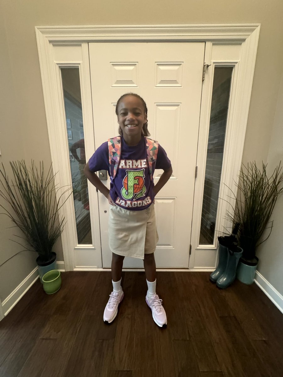 DirectorStroud's tweet photo. My babies are no longer babies.  5th &amp; 8th grade here we come! Proud @JCPSKY momma to a Grace James Academy of Excellence Gem &amp; Farmer Elementary Dragon. #JCPSfirstday https://t.co/tDAFItMI1k