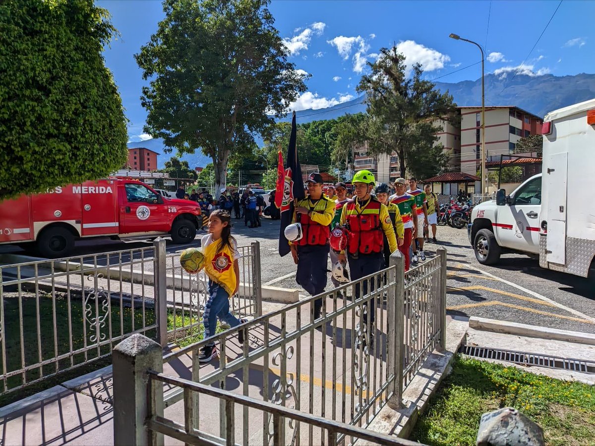 ¡Iniciamos agosto con sorpresas! 👋

Nuestro componente forestal participó en la inauguración de los Juegos Deportivos en conmemoración al Día Nacional del Bombero a celebrarse el próximo #20ago. En este primer día se desarrolló la categoría de futsal⚽ ¡Felicitaciones muchachos!