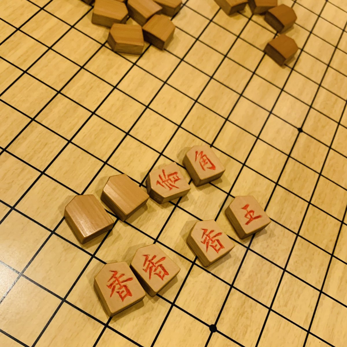 _zasshu_'s tweet photo. 木曜日の夜はデザスプさんの「ごい会」！
今夜は浪花さんを偲んでお写真や浪花杯のトロフィーもともにごいた！
ごい会に浪花さんのご家族から差し入れのお菓子もいただきました。ありがとうございます！ https://t.co/Qd9tTqVbMy