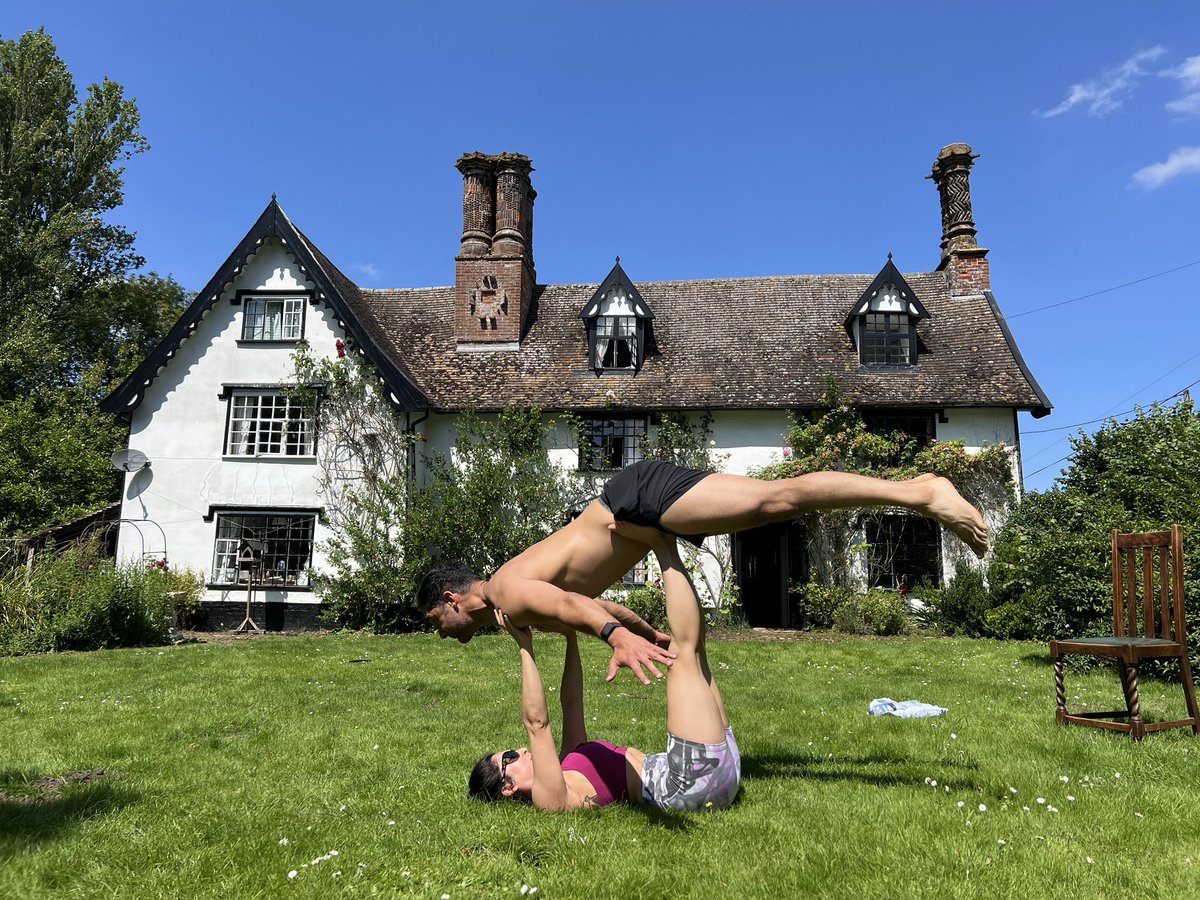 comediasians's tweet photo. 🔥 Throwback to our hawt retreat in Mendham! We learnt a bunch of wacky things to try out on stage. 

🙋🏾 See you Saturday for Comediasians &amp; Friends at @hooplaimpro! Celebrating @SAHM_UK.

🎟️ Ticket link in bio

#StandUp #Improv #FreeToBeMe #SouthAsianHeritageMonth #SAHM24 https://t.co/fRjs4FO73g