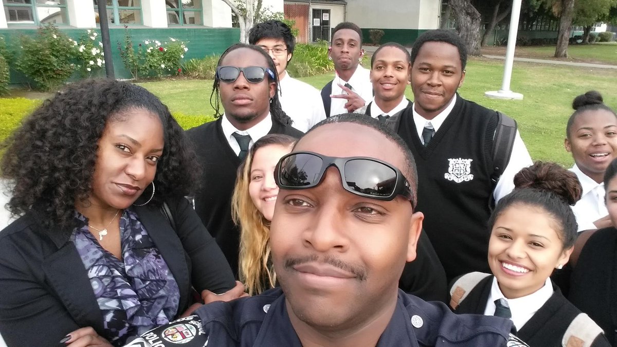 guttierez_john's tweet photo. #ThrowbackThursday: It takes me back to @LASchools Dorsey High School #BuildingBlueBridges. Also, Belmont High School connecting and supporting our students with their education #ItsWhatWeDo #LAUSD #RelationalPolicing #LASPD https://t.co/vibER1uDIg