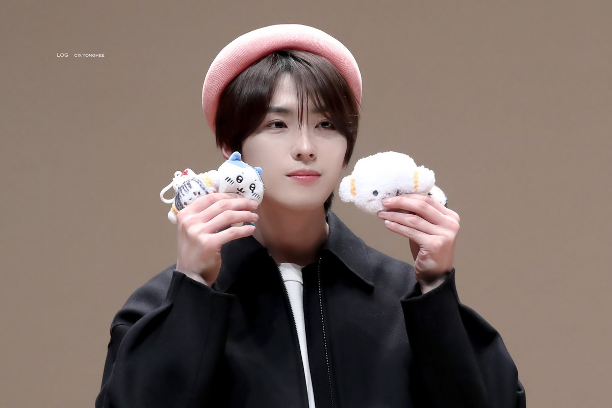 log000217's tweet photo. 240301 
요아정: 요즘 아이돌 정석얼굴 

#용희 #YONGHEE #CIX #씨아이엑스 https://t.co/mWB3JeHc8o