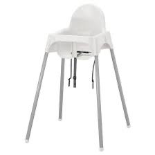 fakeplasticmax's tweet photo. Ik weet niet wie die vreselijke IKEA-kinderstoel met die net iets te wijde poten heeft ontworpen maar man, jij hebt veel binnensmondse scheldwoorden en gebroken tenen op je geweten vermoed ik. https://t.co/BuyG2lzAPC