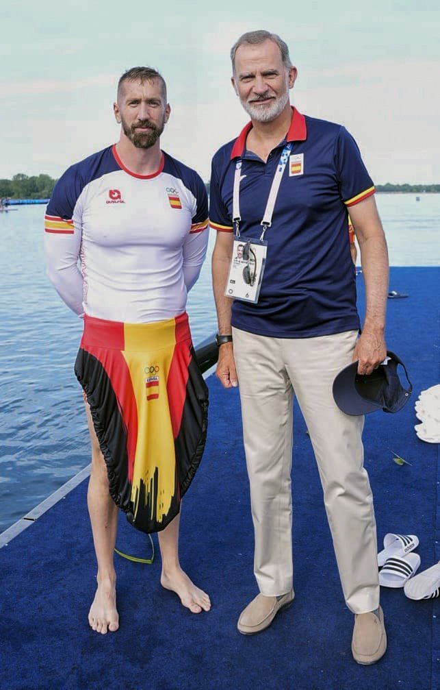EjercitoTierra's tweet photo. ¡BRONCE 🥉en K4-500 #Paris2024! 
IMPRESIONANTE trabajo💪💪💪 cabo Carlos Arévalo @Areval00 del Regimiento Príncipe nº3 #BRILAT y sus compañeros de equipo @Saul_Craviotto @Rgermade @MarcusCooperW.
Nuestra enhorabuena y la de nuestros seguidores #EjércitoconelDeporte 🇪🇸 #Paris2024 https://t.co/pK7w9iS76X