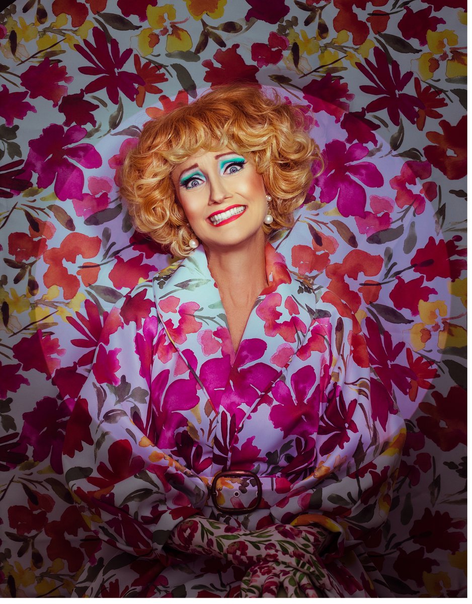 Fest Magazine (@festmag) on Twitter photo "The liminal space between scripted theatre and intelligent cabaret."
<a href="/leahkshelton/">Leah Shelton</a>'s one-woman show BATSHIT, directed by <a href="/redhankylady/">Ursula Martinez</a>, gets โ
โ
โ
โ
from us โ catch it at <a href="/traversetheatre/">Traverse Theatre</a> this #EdFringe
festmag.com/edinburgh/theaโฆ "The liminal space between scripted theatre and intelligent cabaret."
<a href="/leahkshelton/">Leah Shelton</a>'s one-woman show BATSHIT, directed by <a href="/redhankylady/">Ursula Martinez</a>, gets โ
โ
โ
โ
from us โ catch it at <a href="/traversetheatre/">Traverse Theatre</a> this #EdFringe
festmag.com/edinburgh/theaโฆ