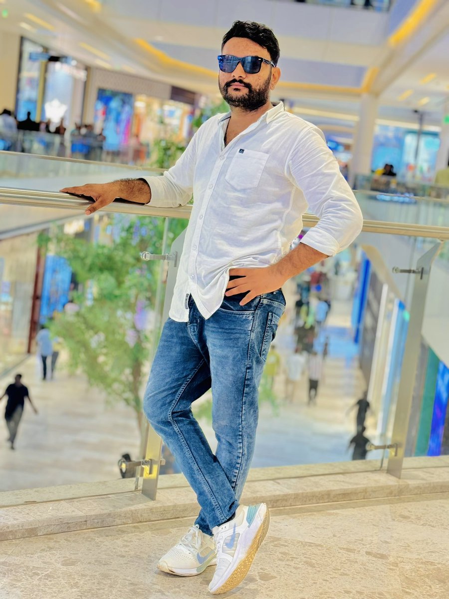 Live Like A King Size 👑 😎

 #ramsinghsisodiyaloor #3nohostel