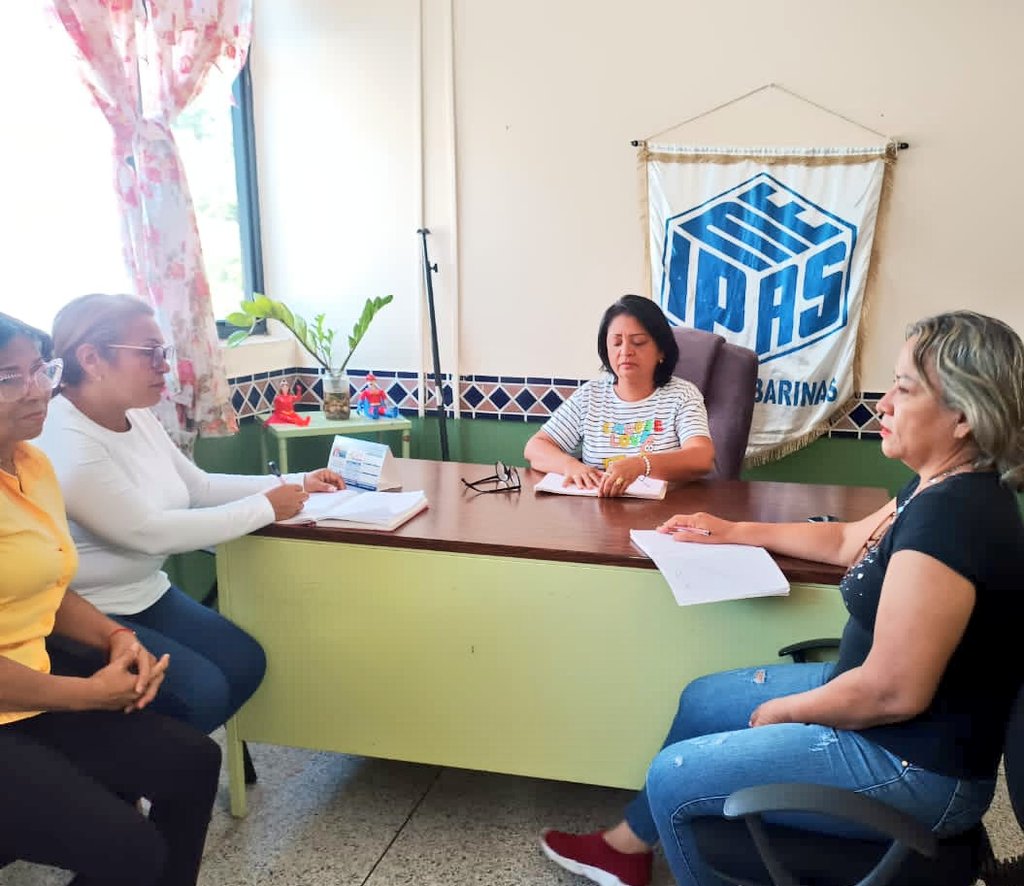 Ipasme Oficial (@ipasmeoficial) on Twitter photo #BuenJueves ¡Alegrías para Barinas!
Para los beneficiarios/as del llano está a disposición la Unidad <a href="/barinasipasme1/">@barinasipasme</a> quienes con alegría atienden a todo el personal del @MPPEDUCACION
#PuebloSonrienteYEnPaz
<a href="/NicolasMaduro/">Nicolás Maduro</a>
<a href="/_LaAvanzadora/">Yelitze Santaella</a> #BuenJueves ¡Alegrías para Barinas!
Para los beneficiarios/as del llano está a disposición la Unidad <a href="/barinasipasme1/">@barinasipasme</a> quienes con alegría atienden a todo el personal del @MPPEDUCACION
#PuebloSonrienteYEnPaz
<a href="/NicolasMaduro/">Nicolás Maduro</a>
<a href="/_LaAvanzadora/">Yelitze Santaella</a>