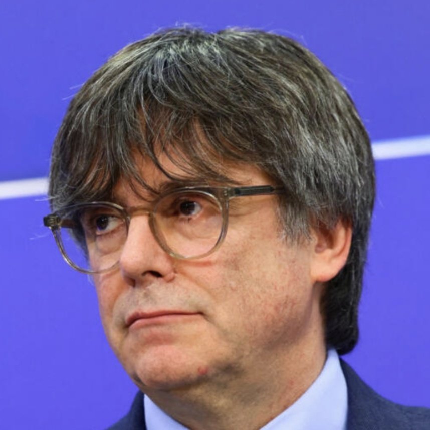 PopBaseCat's tweet photo. 🚨 Gava y Nico (@_gavalda i @nicooo_1909) investigats per possible participació en la fugida de Puigdemont de Barcelona

👮‍♂️ Fonts policials afirmen que ja n'havien mostrat indicis en les seues cançons amb versos com ara "si vols escapem com Puigdemont" i estaven sota vigilància https://t.co/NYjPOzspEk