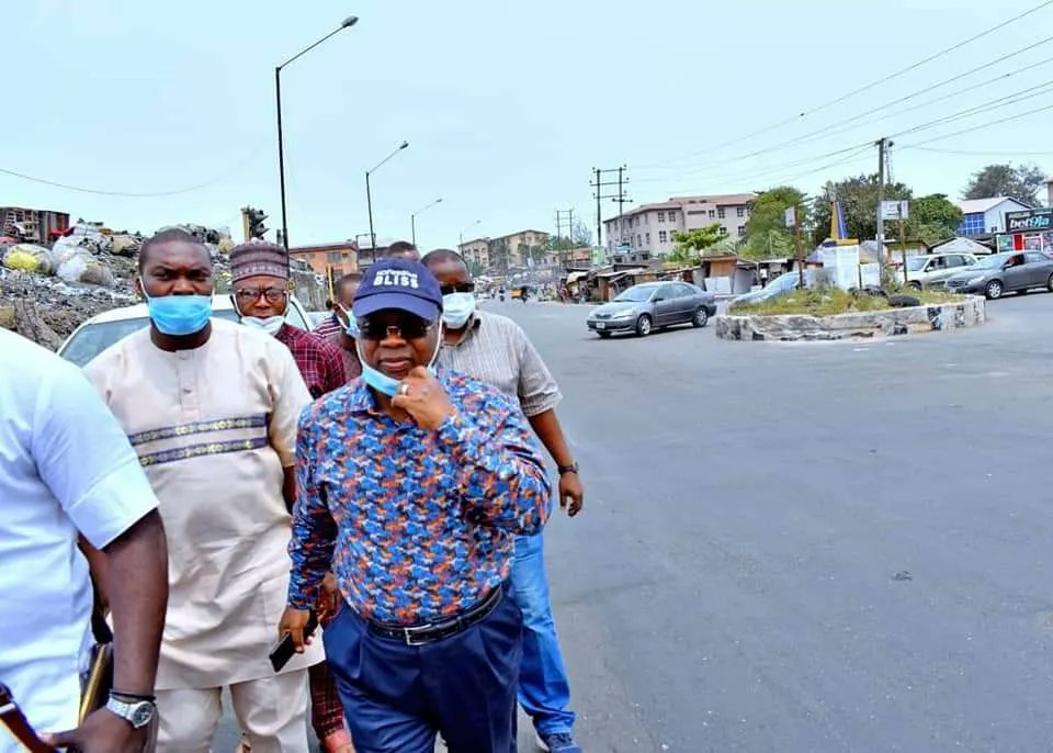 ganiyujohnson02's tweet photo. In reference to previous post, the Federal Executive Council approved the dualisation road projects with other packages. The following roads are beneficiaries of the ongoing construction:

- Abimbola Way, Isolo
- Promasidor Way to Oshodi Expressway, Isolo

@followlasg https://t.co/BEcJoSTejo