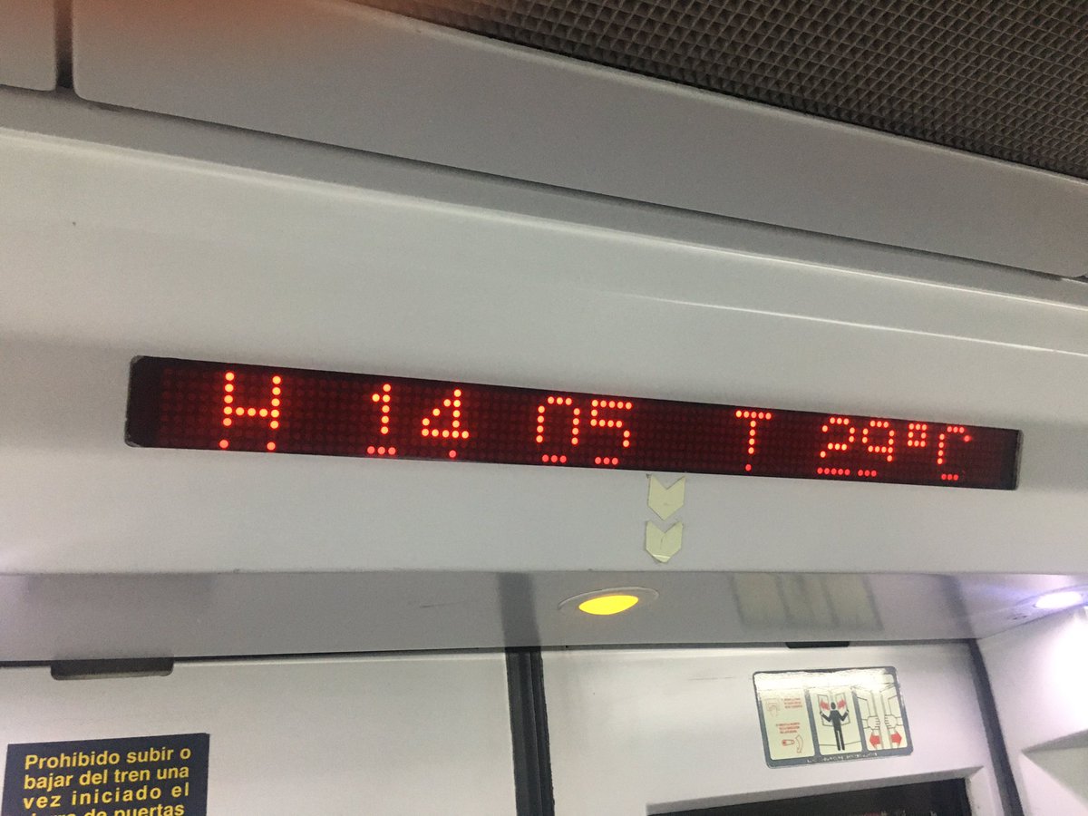 C_deDobrzynski's tweet photo. Que detalle por parte de @Renfe @transportesgob él mantenernos como pollos 🐓 a 29 grados en plena #OlaDeCalor @oscar_puente_ https://t.co/xBiT8fLU5z