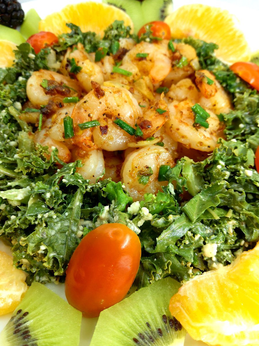 Ht_Gourmet's tweet photo. Sautéed Shrimp kale and cheese, surrounded by a summer fruit salad. Bon appetit!
#salad #Shrimp #healthyfood #foodpicture https://t.co/ZuJ6c5UVBv