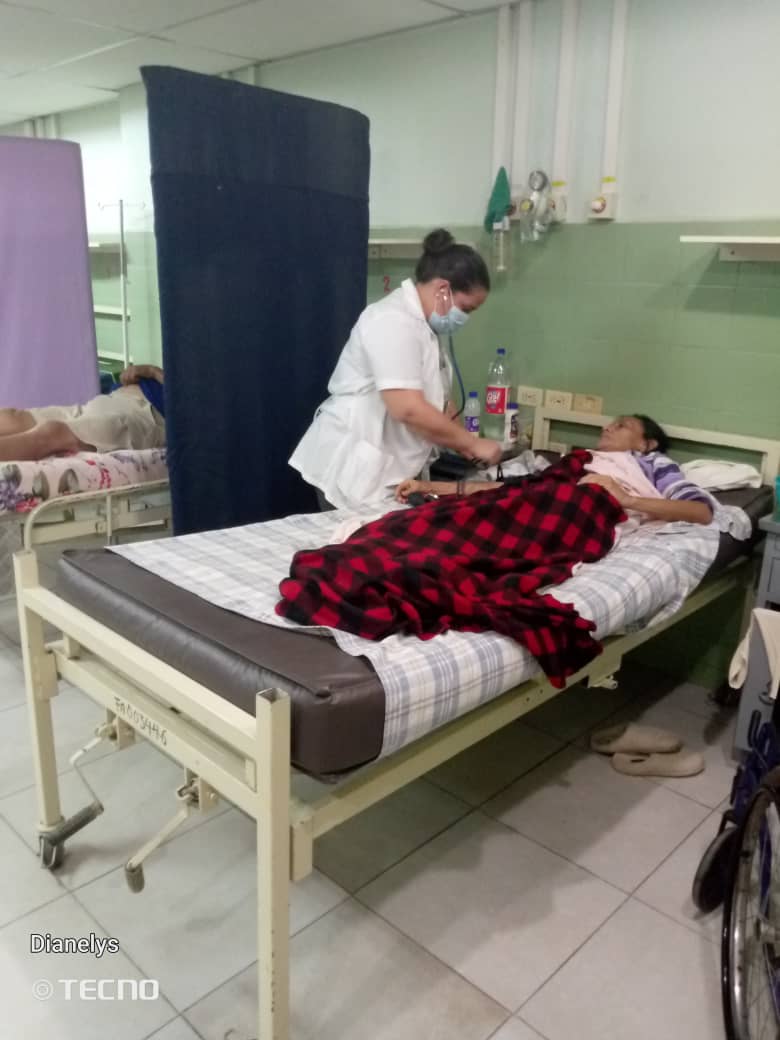 CDI Raúl González Castro
 Estado Falcón 
Doctora intensivista en su atención a pacientes hospitalizado. #Cubacoopera #CubaPorLaVida
