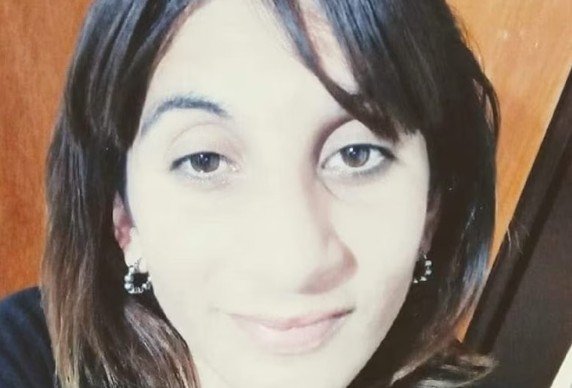 desaparecidaorg's tweet photo. #URGENTE BÚSQUEDA EN TIEMPO REAL #RIONEGRO
🆘 PEDIMOS MÁXIMA DIFUSIÓN🙏
Ruth Cisterna tiene 35 años, desapareció el 17/7 en Catriel, Río Negro, Es delgada, altura 1,60. Vestía campera, calza marrón y zapatillas negras Por favor compartir y avisar #Urgente ☎️2995895837, 101 o 911 https://t.co/dg1CBCkXiM