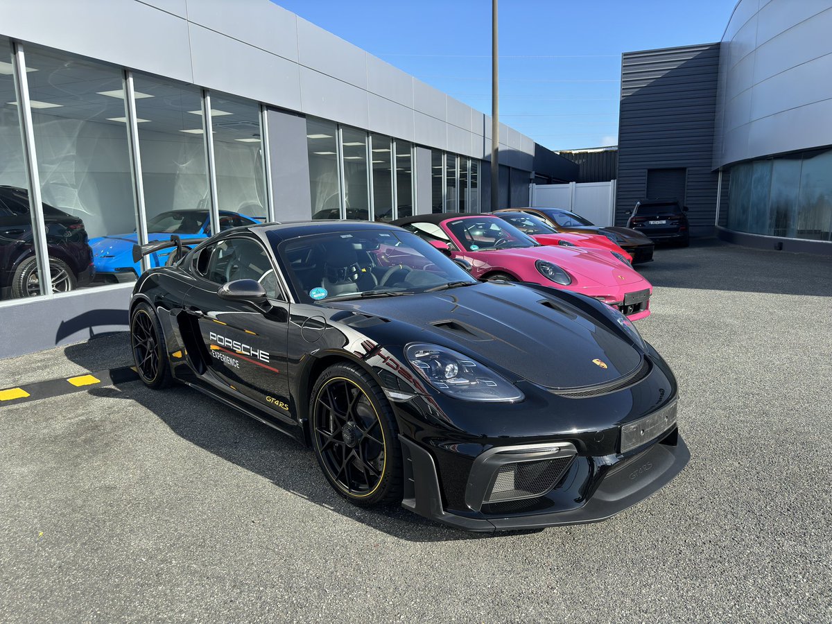 OverdriveNewsPR's tweet photo. Algunas de las máquinas que vamos a probar hoy en el Porsche World Roadshow 2024 👌🏻 #PRWS https://t.co/Y1IZiuACqU