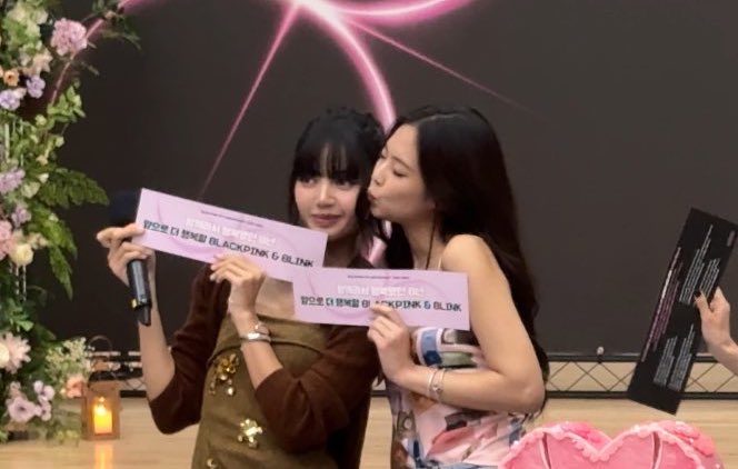 jenniesrenes's tweet photo. JENLISA https://t.co/iu7WzTcp9h
