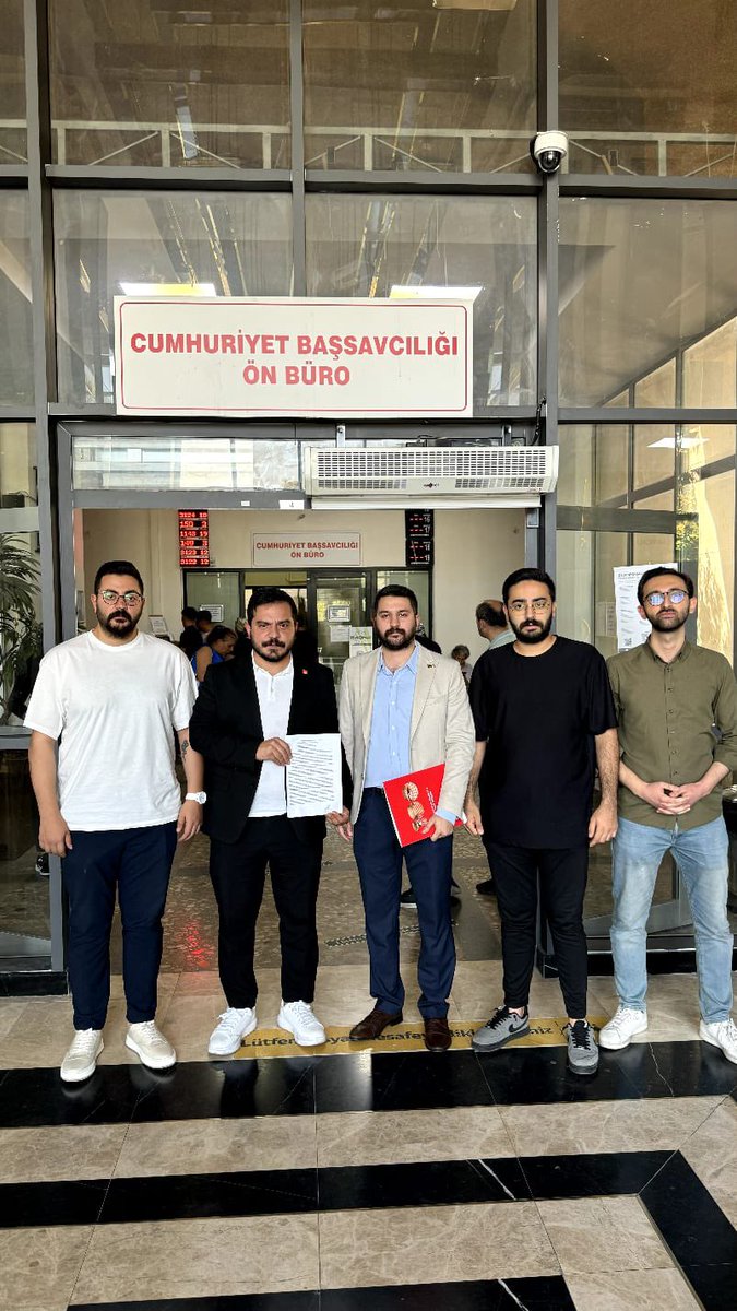 Anayasamıza açık şekilde aykırı olarak halkımızın haber alma ve iletişim haklarını, insanların sosyalleşmesi ve ticari faaliyetlerini engelleyen BTK başkanı hakkında basın açıklaması yaparak suç duyurusunda bulunduk.
Cübbesine düğme dikmeyi reddetmiş savcıları göreve çağırıyoruz.