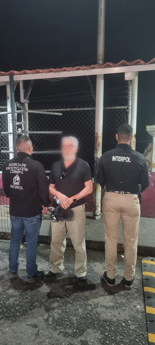 MPguatemala's tweet photo. #MPfuerteYfirme #Extradición 
MP coordina extradición de Luis Armando Rabbé Tejada

El Ministerio Público, coordinó la extradición de Luis Armando Rabbé Tejada, quien fue aprehendido en los Estados Unidos Mexicanos y hoy es entregado al Gobierno de la República de Guatemala.

El MP, a través de la Unidad Especializada de Asuntos Internacionales, a requerimiento de la Fiscalía Especial contra la Impunidad, el 28 de diciembre de 2017, solicitó ante el Juez Primero de Primera Instancia Penal de Mayor Riesgo “A”, de Guatemala, el envío de la detención provisional con fines de extradición, del ciudadano guatemalteco Luis Armando Rabbé Tejada, al Gobierno de los Estados Unidos Mexicanos, por su posible participación en la comisión de los delitos de abuso de autoridad, nombramientos ilegales y peculado por sustracción, con fundamento en el tratado de extradición entre ambos países.

La Fiscalía Especial Contra la Impunidad, según carpeta ministerial, efectuó una investigación que permitió obtener indicios sobre la comisión de una serie de delitos relacionados a numerosas irregularidades en la contratación de personal en el Congreso de la República de Guatemala, facilitando la sustracción de fondos públicos, en perjuicio del patrimonio del citado Congreso. El fenómeno criminal, detectó dos modalidades atribuibles a Luis Armando Rabbé Tejada, en su calidad de diputado y como Presidente de la Junta Directiva del Congreso de la República de Guatemala, durante el periodo comprendido del 14 de enero del 2015 al 14 de enero del 2016.
