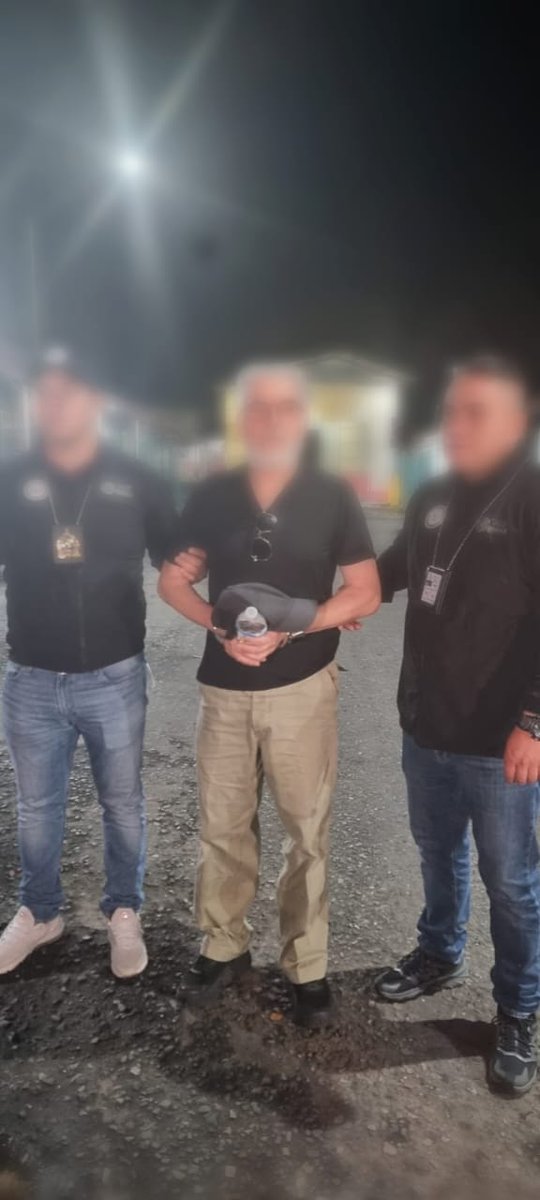 MPguatemala's tweet photo. #MPfuerteYfirme #Extradición 
MP coordina extradición de Luis Armando Rabbé Tejada

El Ministerio Público, coordinó la extradición de Luis Armando Rabbé Tejada, quien fue aprehendido en los Estados Unidos Mexicanos y hoy es entregado al Gobierno de la República de Guatemala.

El MP, a través de la Unidad Especializada de Asuntos Internacionales, a requerimiento de la Fiscalía Especial contra la Impunidad, el 28 de diciembre de 2017, solicitó ante el Juez Primero de Primera Instancia Penal de Mayor Riesgo “A”, de Guatemala, el envío de la detención provisional con fines de extradición, del ciudadano guatemalteco Luis Armando Rabbé Tejada, al Gobierno de los Estados Unidos Mexicanos, por su posible participación en la comisión de los delitos de abuso de autoridad, nombramientos ilegales y peculado por sustracción, con fundamento en el tratado de extradición entre ambos países.

La Fiscalía Especial Contra la Impunidad, según carpeta ministerial, efectuó una investigación que permitió obtener indicios sobre la comisión de una serie de delitos relacionados a numerosas irregularidades en la contratación de personal en el Congreso de la República de Guatemala, facilitando la sustracción de fondos públicos, en perjuicio del patrimonio del citado Congreso. El fenómeno criminal, detectó dos modalidades atribuibles a Luis Armando Rabbé Tejada, en su calidad de diputado y como Presidente de la Junta Directiva del Congreso de la República de Guatemala, durante el periodo comprendido del 14 de enero del 2015 al 14 de enero del 2016.