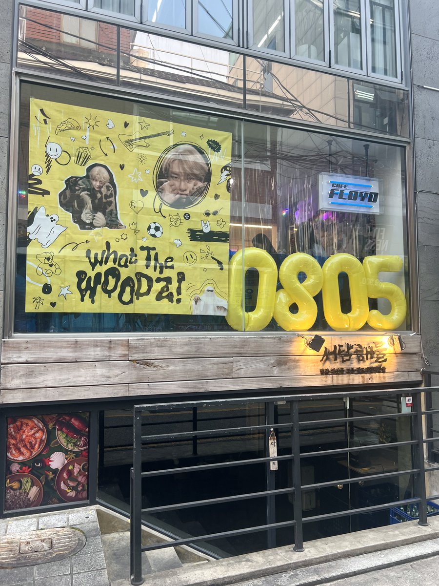 YouthWithYoun's tweet photo. Woodz’s 28th birthday cafe 🧡🎊 — 3

📍 카페 플로이드
What the WOODZ! คาเฟ่โทนเหลืองดำน่ารักมากก มุมล้อคเกอร์ถ่ายรูปสะดุดตาสุดๆ 💛

⋆｡˚ ☁︎ ˚｡⋆｡˚☽˚｡⋆

#What_the_WOODZ
#살벌하게_축하하는_거야 https://t.co/GJrOq054eY