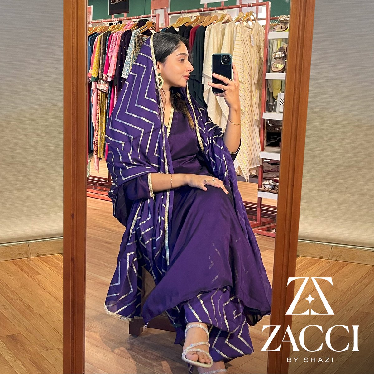 Zacci__'s tweet photo. Luxurious Anghraka salwar suit. Modern twist on tradition. Feel like royalty.

the makeup secrets behind this look with @__themakeuproom__

For enquiries :
📞+91 80896 31239
Find us at @aigah_thestore.
#zacci #zacciwears #salwarsuits #anghrakastyle https://t.co/0dA78ea9km