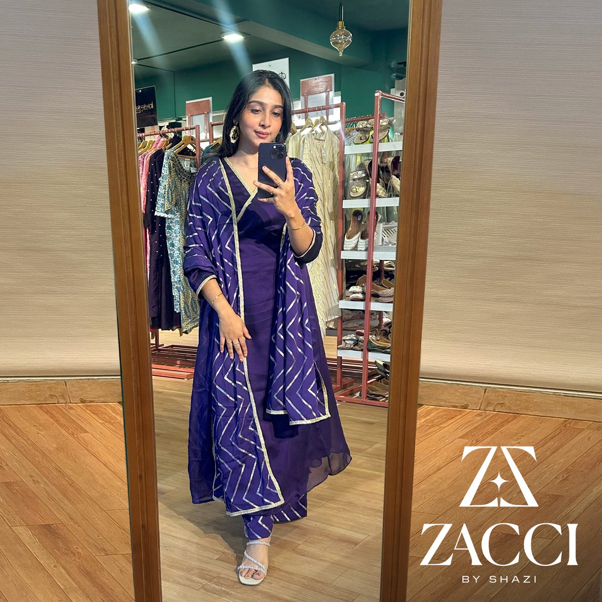 Zacci__'s tweet photo. Luxurious Anghraka salwar suit. Modern twist on tradition. Feel like royalty.

the makeup secrets behind this look with @__themakeuproom__

For enquiries :
📞+91 80896 31239
Find us at @aigah_thestore.
#zacci #zacciwears #salwarsuits #anghrakastyle https://t.co/0dA78ea9km