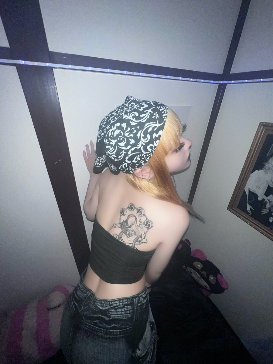 iwantdeathme's tweet photo. bandanna style https://t.co/Ih5XEwylCm