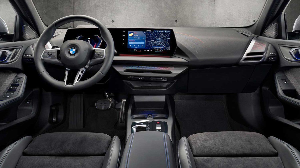 En uygun fiyatlı BMW! 170 HP güç üreten BMW 120 M Sport 2.298.200 TL’lik fiyatla satışa sunuldu. 0’dan 100 km/s hıza 7.8 saniyede ulaşan 120; 1.5 lt, üç silindirli yarı hibrit motoruyla 100 km’de ortalama 5.3 lt yakıt tüketiyor...