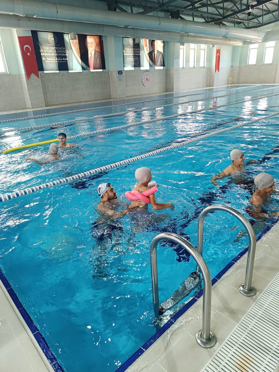 📍Ağrı

Yaz sıcaklarına küçük bir ara😊 
Ebeveyn kaybı yaşamış çocuklarımız ile Okul Destek (ODES) Projemizden yararlanan öğrencilerimizle havuzdayız. Çocuklarımız hem serinledi hem de keyifli anların tadını çıkardı.🏊‍♂️💦 
Çocuklarımızı çeşitli aktivitelerle destekleyerek, onları