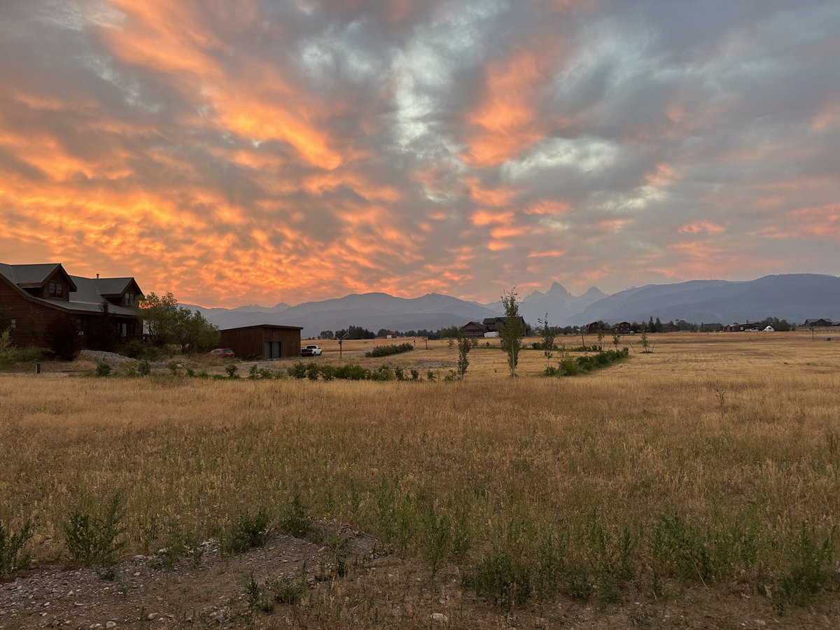 Beautiful morning in Wydaho.  Hiking up to Table Mt today.