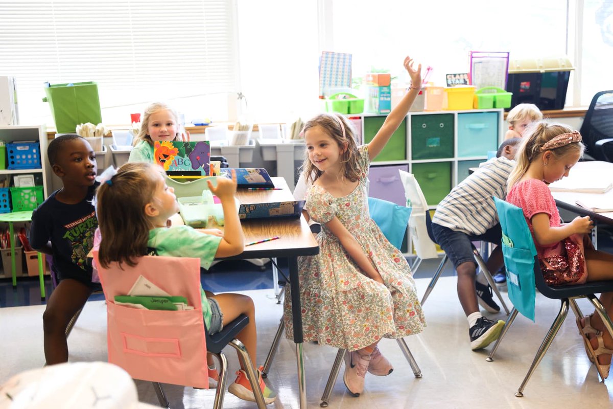 apsupdate's tweet photo. We had a great time at Springdale Park Elementary School during our visit. SPARK nation empowers students and actively engages them in learning to help them achieve excellence. Thank you, SPARK nation. https://t.co/iWLMBZQ3Hk