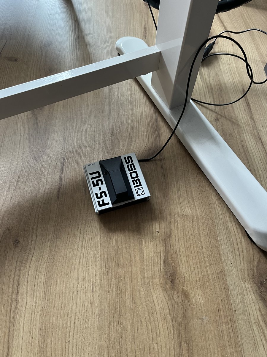 TheYoctoJester's tweet image. Todays hardware hack: turning a guitar foot switch into an unmute button for Google Meet.

Literally glued in a RPi Pico, added 15 lines of Python code to make it show up as a keyboard with exactly one key - the space bar - and that&apos;s it.

#tinkeringthursday