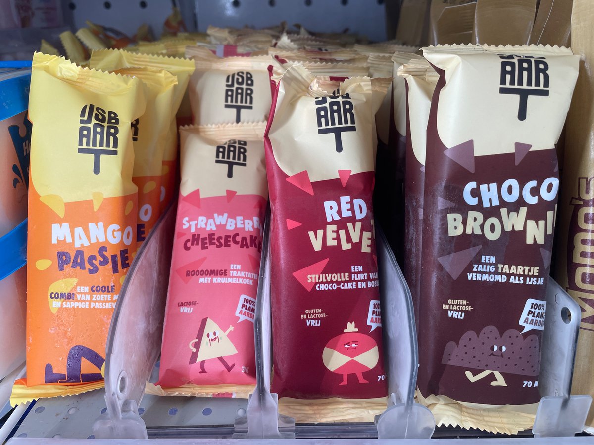 A new vegan icecream brand hit the stores recently! They're called Ijsbaart and are offering various sorts of icecream popsicles - creamy flavours and fruity flavours.

Available per piece at nightshop Sterk (€2,45) or in boxes of 3 at bigger Albert Heijn stores (€3,39/€3,69)