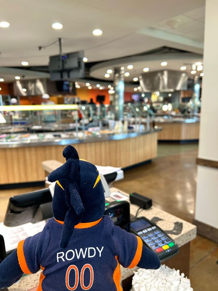 UTSA's tweet photo. So many food options. So little time! 

Visit UTSA's dining website to see all of your choices: https://t.co/OB6Pov10yM

#UTSA #TourWithRowdy @UTSADining https://t.co/9cjo3qFBcG