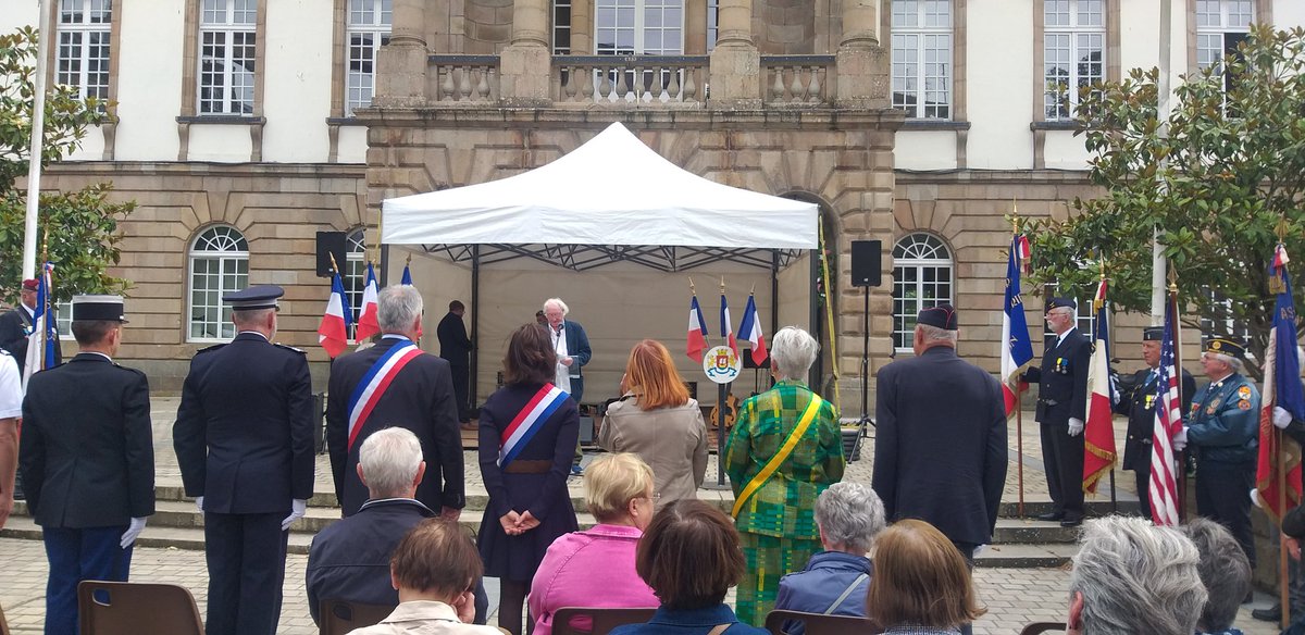 SVulpiani's tweet photo. A la cérémonie pour le 80ème anniversaire  de la libération de #Morlaix été 44 https://t.co/XvoDRRXSaO