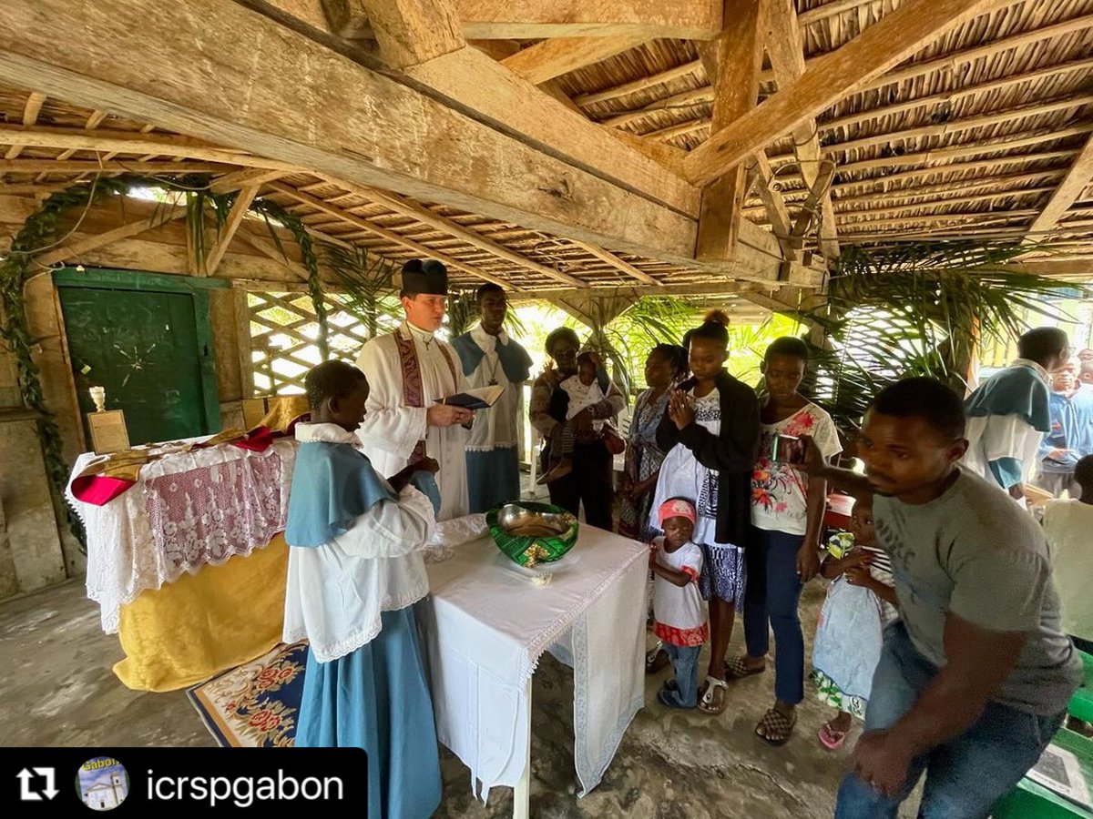 ICKSP's tweet photo. Baptisms in the remote village of Bissobilam in Gabon, Africa. 

Bringing souls to Christ in every corner of the globe! 🌍

Deo gratias! Welcome home, beautiful souls. 🙏🏼

#ICKSP in Gabon 🇬🇦

#Catholic https://t.co/H28CkIVwdS