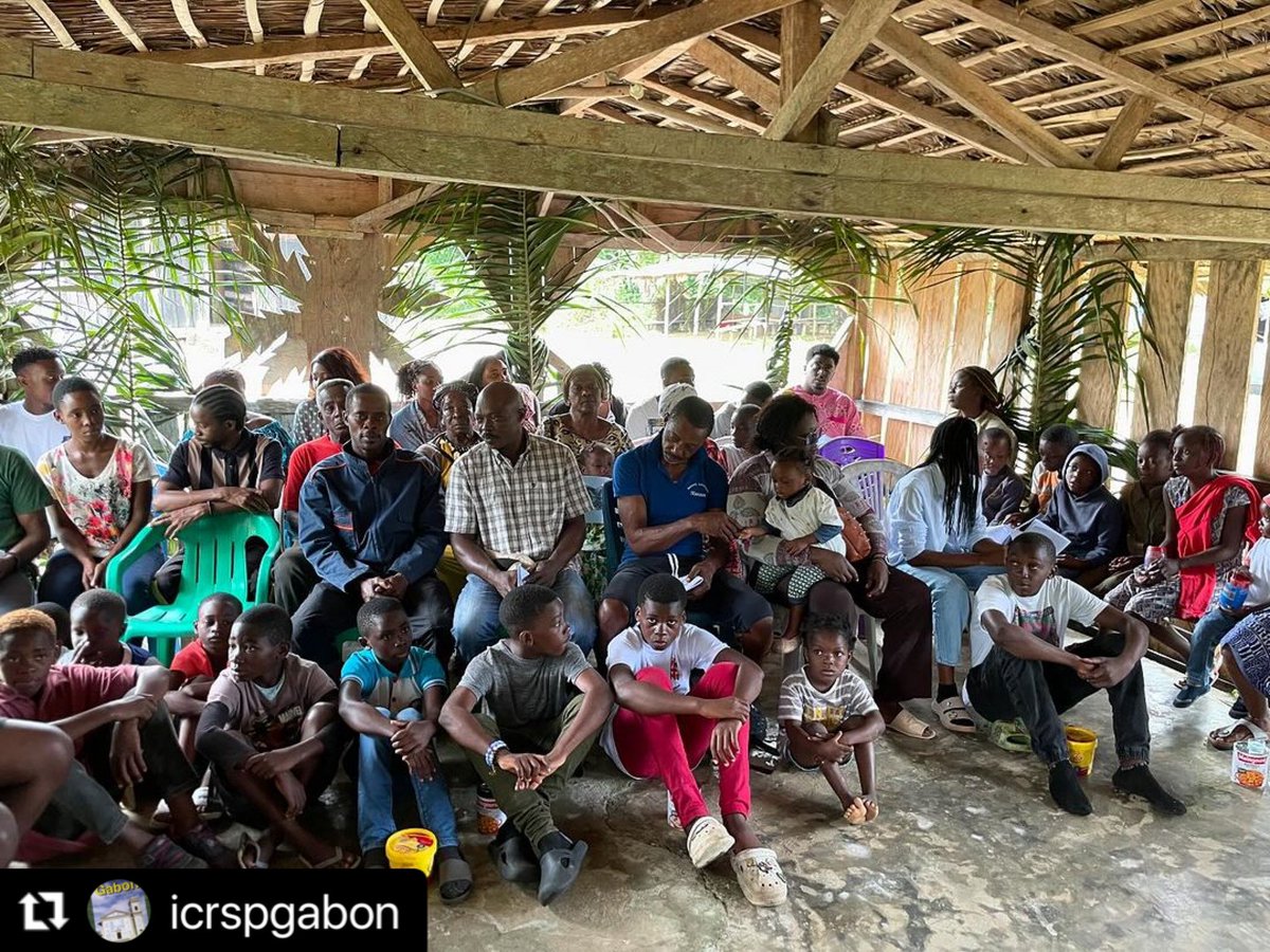 ICKSP's tweet photo. Baptisms in the remote village of Bissobilam in Gabon, Africa. 

Bringing souls to Christ in every corner of the globe! 🌍

Deo gratias! Welcome home, beautiful souls. 🙏🏼

#ICKSP in Gabon 🇬🇦

#Catholic https://t.co/H28CkIVwdS