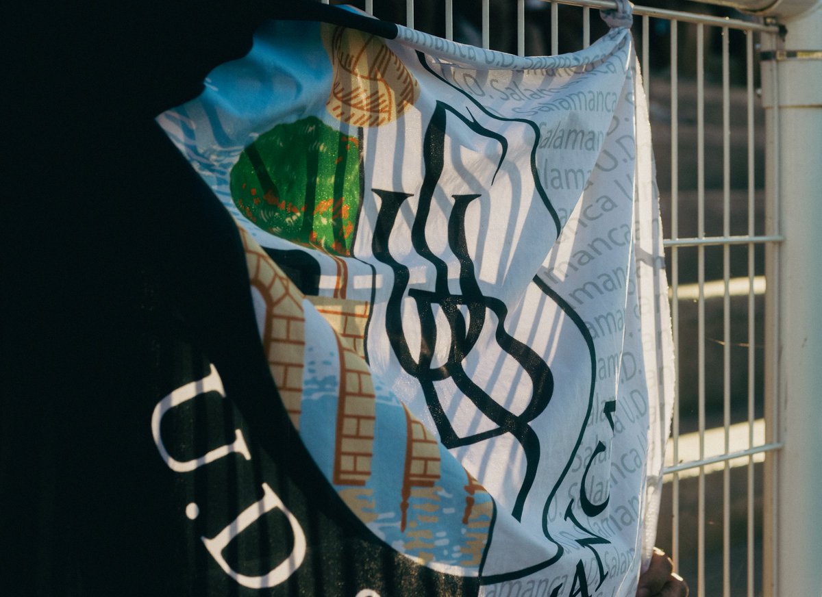 SalamancaCFUDS's tweet photo. ¡¿Alguien se atreve a decir que 𝐍𝐎 es el escudo más bonito del mundo?! 🌍

#ElDespertarDeLaUnión https://t.co/45kEyPPtUK