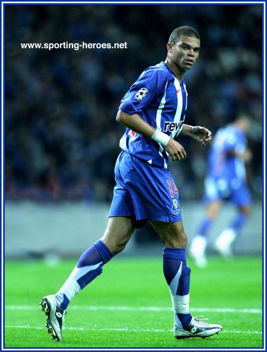 AlexDS78's tweet photo. 🥺 Un géant du football se retire.  

Avec admiration et respect, je salue la carrière exceptionnelle de Pepe. Son talent, sa passion pour ce sport et son dévouement ont illuminé les terrains. 

Le meilleur défenseur de l’histoire du football portugais et l’un des meilleurs de l’histoire du football. 

Merci pour les souvenirs inoubliables ! Merci pour l’Euro 2016 ! Merci d’avoir choisi de jouer pour notre pays ! Merci de nous avoir rendus fiers. 

Merci pour tout, légende. Tu ne seras jamais oublié.