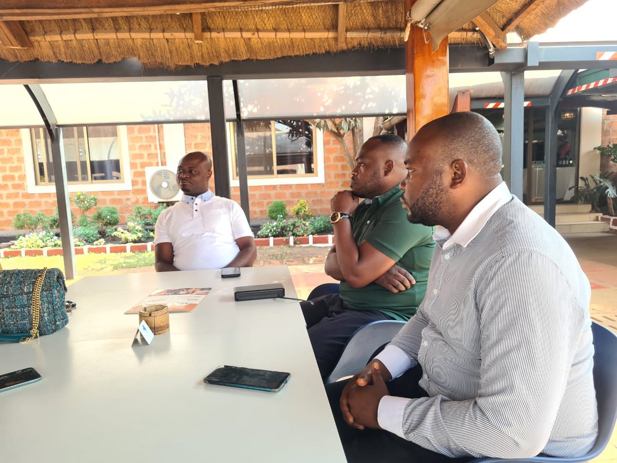 EtoyiFidele's tweet photo. Une séance de travail avec le Secrétaire Général, Billy KAMBALE, à KAMPI YA BOMA. https://t.co/P58yYRi3jy