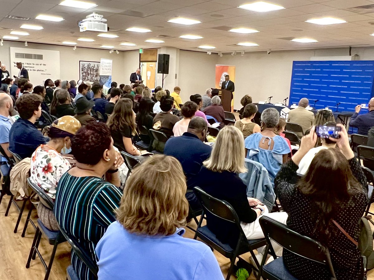 dzarrilli's tweet photo. Last night, @columbiaclimate and the Greater Harlem Chamber of Commerce brought together government officials, community leaders, and academic researchers to discuss the realities of climate change in Harlem and how NYC is working to achieve environmental justice. #HarlemWeek2024 https://t.co/va0AXrPhmT