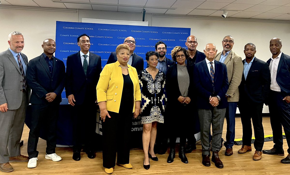 dzarrilli's tweet photo. Last night, @columbiaclimate and the Greater Harlem Chamber of Commerce brought together government officials, community leaders, and academic researchers to discuss the realities of climate change in Harlem and how NYC is working to achieve environmental justice. #HarlemWeek2024 https://t.co/va0AXrPhmT