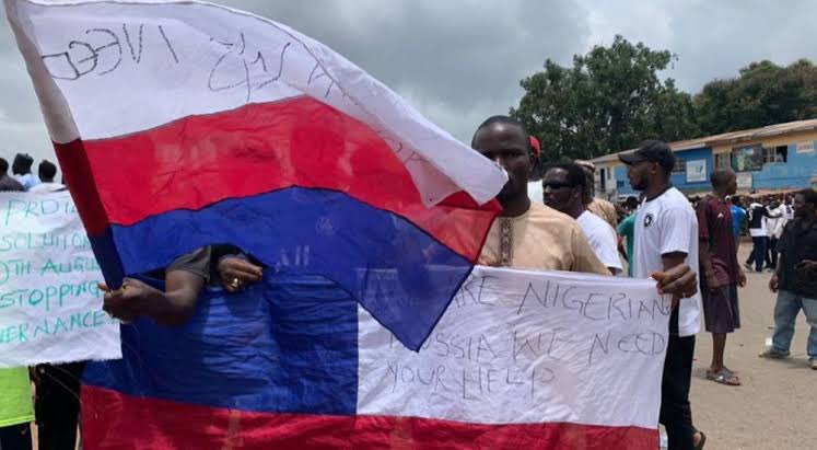 SaharaReporters's tweet photo. Waving Of Russian Flags During Protests Not Treasonable Felony; Many Nigerian Hotels, Schools Display Foreign Flags –Inibehe Effiong | Sahara Reporters https://t.co/IspgNGRPSR https://t.co/YhcvydJU4M