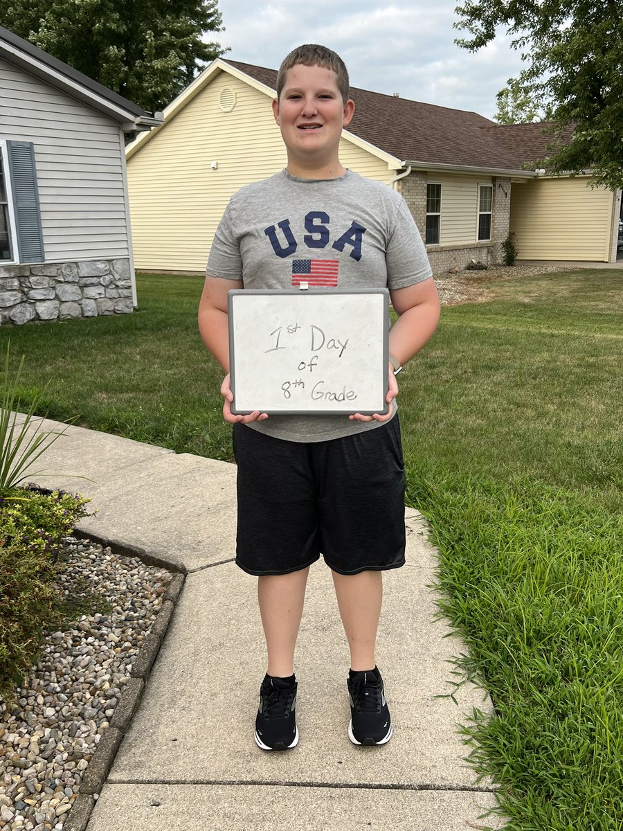 tigger_22's tweet photo. Last first day of Middle School #Back2BHMSD https://t.co/Uxs5rlpgXa