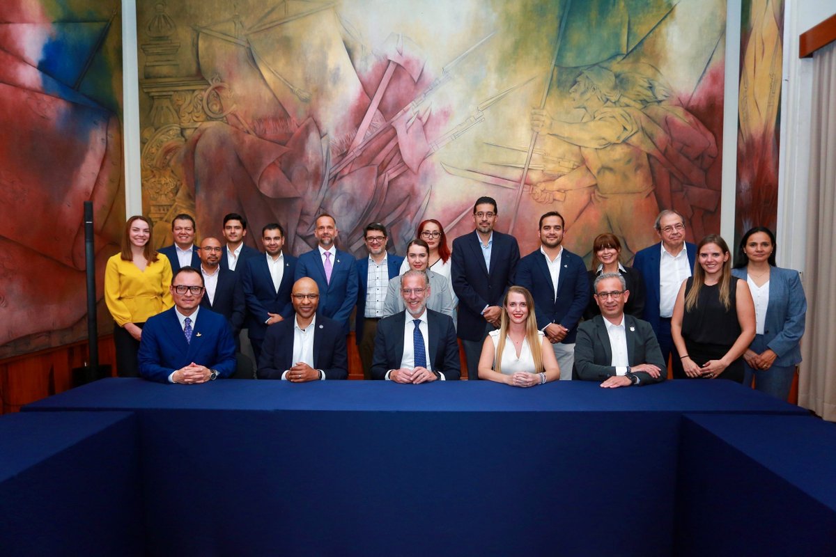 El titular de la <a href="/SEDESUQro/">SEDESU QUERÉTARO</a>, <a href="/mdelprete/">Marco Del Prete</a>, atestiguó la firma de una Carta de Intención para Promover la Diversidad, Equidad e Inclusión en empresas pertenecientes al <a href="/Aerocluster_Qro/">Aeroclúster de Querétaro</a>. buff.ly/3WuXCDK