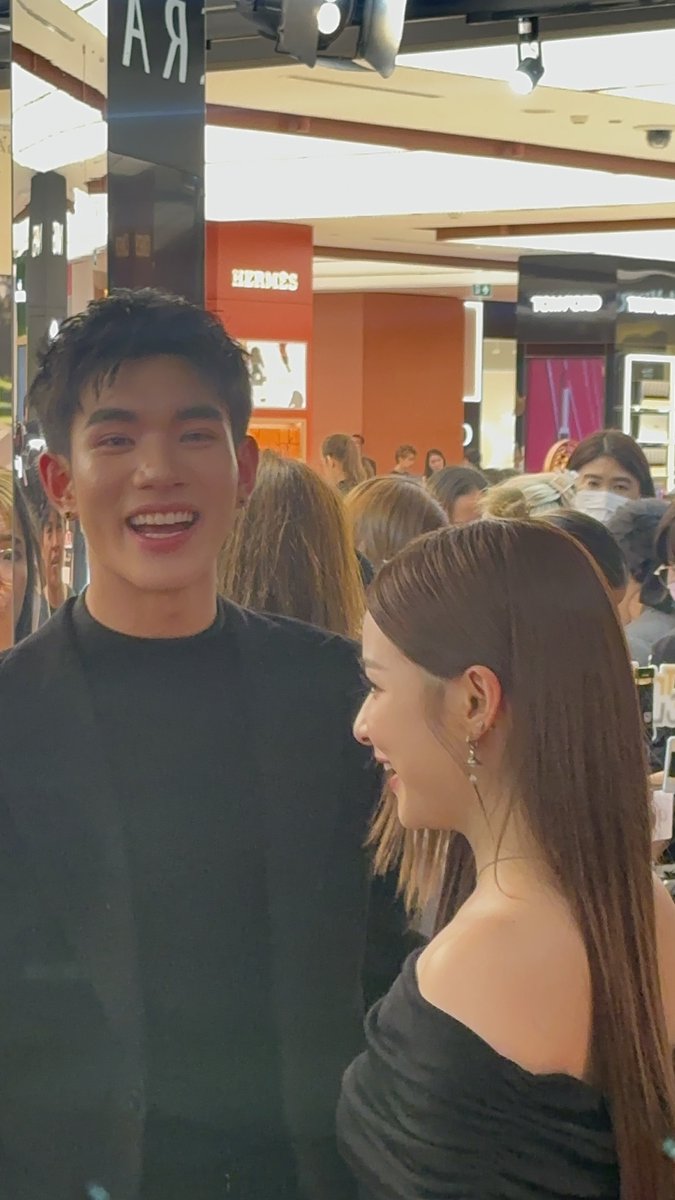 opel_zuza's tweet image. แก เคมีโฟ้ดพรีมแตกแตนมาก 😭

สรุปสุดท้ายน้องโฟ้ดถามว่าตัวเองกะพรีมใครปากแดงกว่ากัน โอ้ย 😂💄

จะล่าแบ้ 555555555555555555

HERA OPENING WITH FOURTH
#HERAxFOURTH #FourthNattawat 
#primiily #HERAxPrim