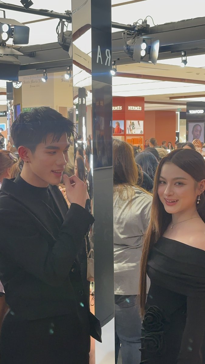 opel_zuza's tweet image. แก เคมีโฟ้ดพรีมแตกแตนมาก 😭

สรุปสุดท้ายน้องโฟ้ดถามว่าตัวเองกะพรีมใครปากแดงกว่ากัน โอ้ย 😂💄

จะล่าแบ้ 555555555555555555

HERA OPENING WITH FOURTH
#HERAxFOURTH #FourthNattawat 
#primiily #HERAxPrim